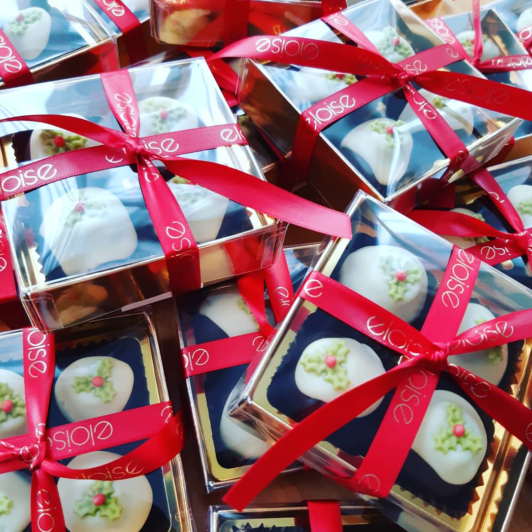 Christmas pudding truffles! Great gift idea, look lovely for the table or in a hamper. Free local doorstep delivery #SupportLocal #streatham #chocolate localsonlychocolate.co.uk