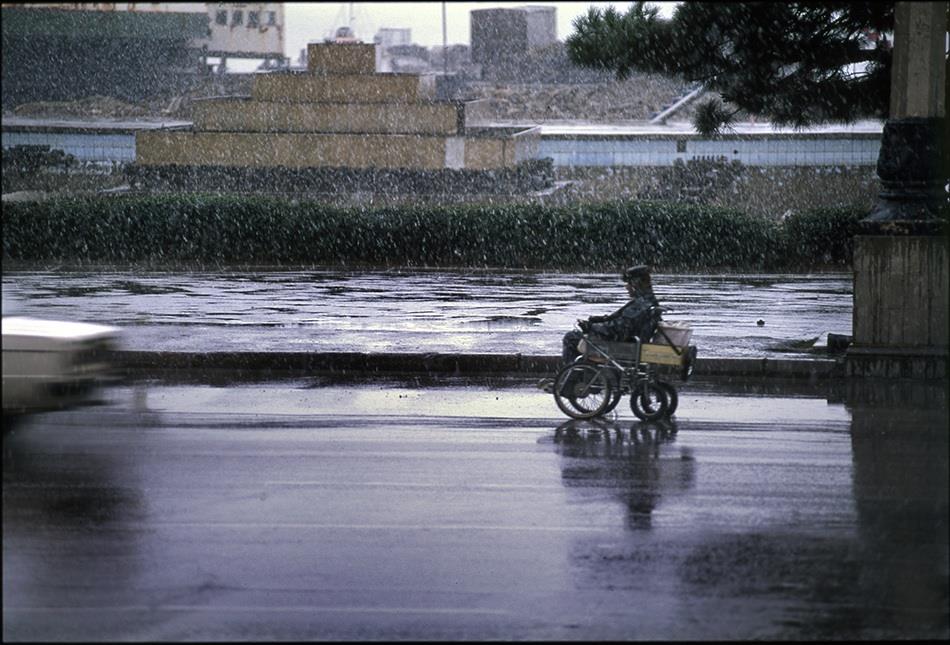 Bakıda yağış. 1999-cu ilFotoqraf: Sənan Ələsgərov