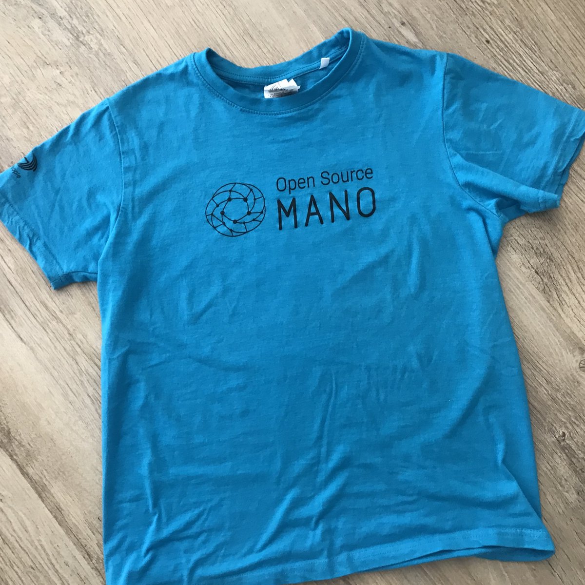 OpenSourceMANO's tweet image. .. and the v-group picture 📸.. got your favorite T-shirt ready #OSMers? 👕