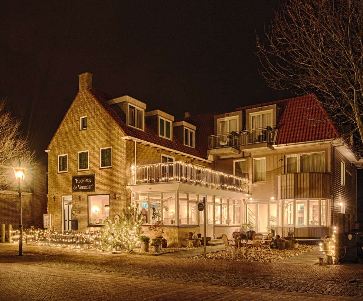 Wind in de zeilen en zet koers naar #Vlieland. 
In samenwerking met <a href="/DiningVlie/">De Dining</a>  hebben wij onze kunde gebundeld. Heerlijk slapen en dineren tijdens de #kerstvakantie! Maak mooie herinneringen 💕.
Boek onze arrangementen online op de website of bel: 0562451378