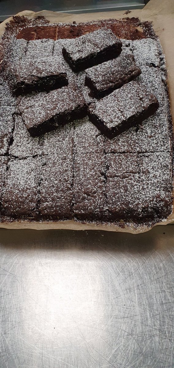 #schooldinners #schoolmeals #roastdinnerday 
For lunch today
Roast chicken and all the trimmings
Beetroot fudge brownies
Butternut squash and raspberry cake 
<a href="/Callicroft/">Callicroft Primary</a> @TaylorShawUK <a href="/olympustrust/">Olympus Academy Trust</a>