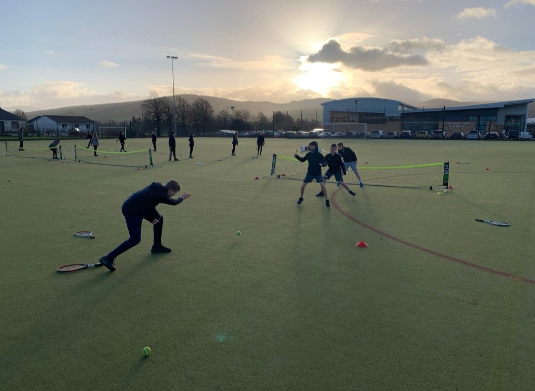 BiggarPe's tweet photo. Our @UoE_PE  student @miss_stevensPE delivered an excellent lesson on balance and control to 1x3 this morning. #BGE https://t.co/46t62c0Ayx