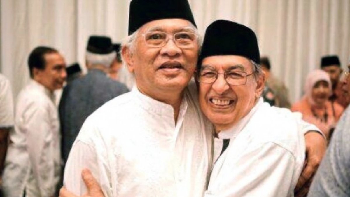 Gus Mus: Kiai, Ustadz, Habaib, Tolong Hadirkan Lagi Akhlak Rasulullah SAW is.gd/wTFjMW