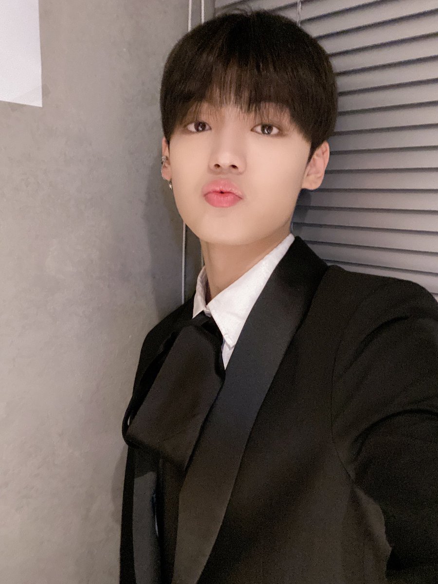 official_ACE7's tweet photo. [#에이스_찬]

여러분 9시에 만나요!!
너무너무 떨리지만 그래도 화이팅!!!!🔥
사랑합니다 많이 많이 보러 와주세요💛

#ACE #에이스 #CHOICE #초이스
#IDOL_WONDERLAND #아이돌원더랜드
#MC_CHAN #MC_찬 #찬실장 #😆 https://t.co/WqGnXDZ5bV