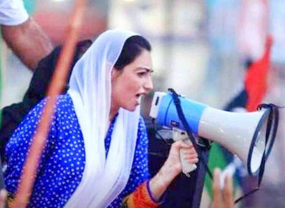 وہ جو پوچھتے ہیں کہ کیسی تھی بینظیر!
ان کو بتاو ایسی تھی بینظیر❤❤❤
۔
#ShaheedBB
Benazir Bhutto
Chairman Bilawal Bhutto Zardari ❤️