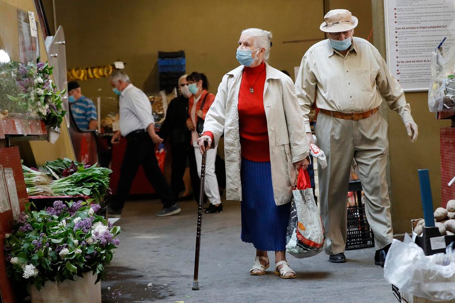 București are peste 700 de cazuri noi de coronavirus în ultimele 24 de ore. Cea mai mare rată de infectare este în Constanța https://t.co/SR4Sah7kPC #news #stiri #romania https://t.co/TgxrpuRTso