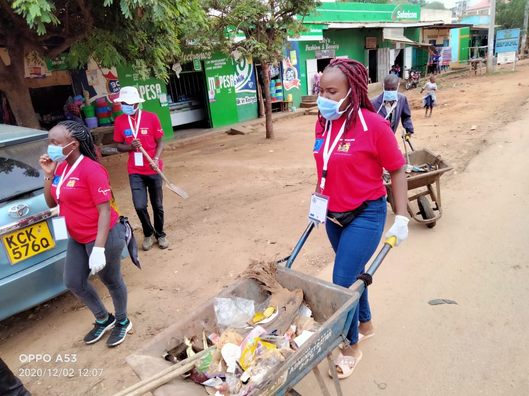 NyagaKellie's tweet photo. @MutieMumbua Always engage the society,by spreading the information we shall fight corona as one. Reach out to everyone....tuende kwa pamoja
#EUAmrefCleanUpDay
#AngamizaCoronaKitui
#YEDNetworkke
A clean environment secures your future. https://t.co/1qdin2UfUo