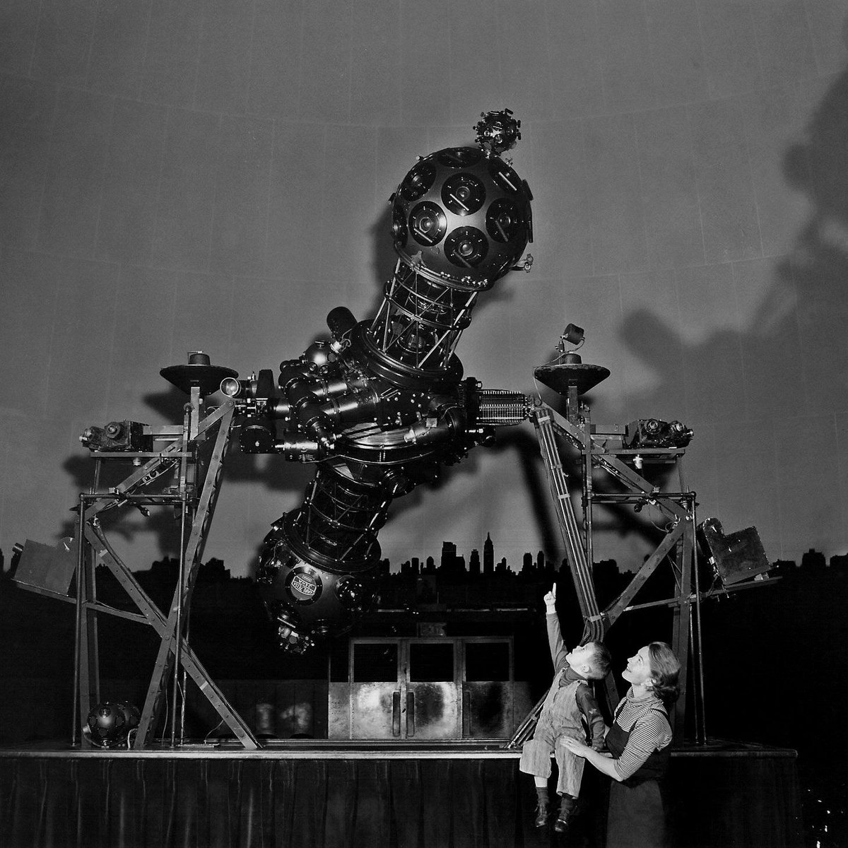 1957: The Hayden planetarium, NYC _ The Zeiss Mark II projector in use at the planetarium from 1935 to 1960 _ For more pictures like this, follow @retronauthome @retronauthq