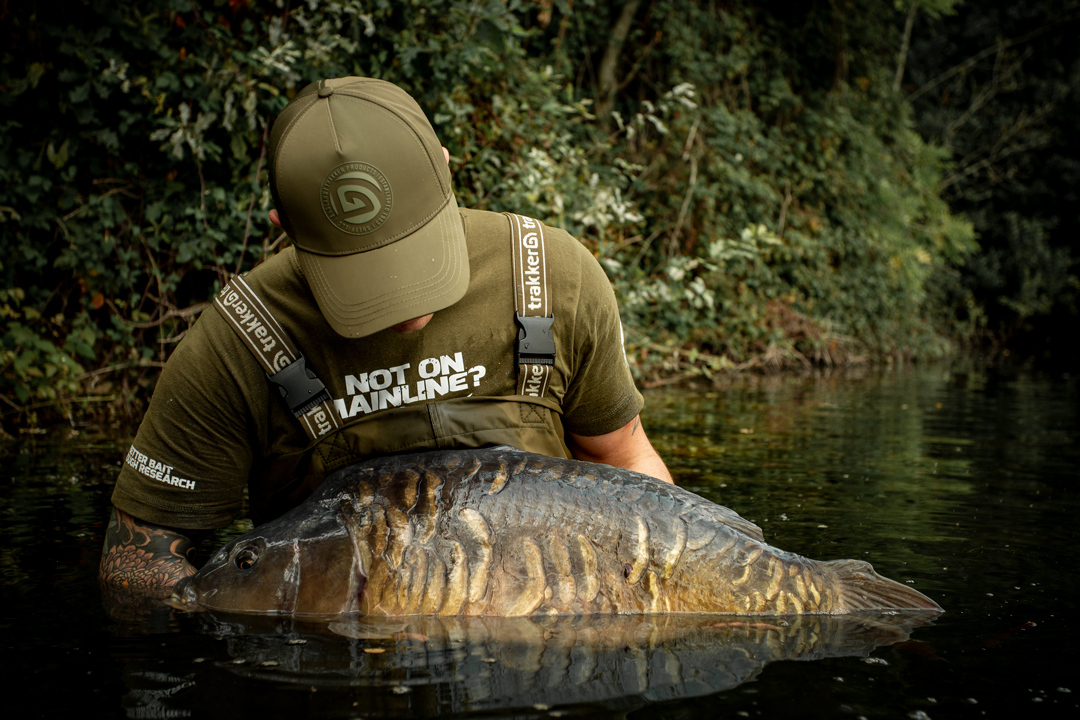 Trakker_Carp's tweet photo. Let's look back on this one. 
Absolute  banger for the man @AdamReed 
Get us tagged in the pics of your Best scaley ones!

#Trakker #TeamTrakker #TrakkerCarp #TrakkerProducts #Carp #Fishing #Angling #CarpFishing #CarpAngling #CarpPassion #CarpFever https://t.co/iMqdDYjRig