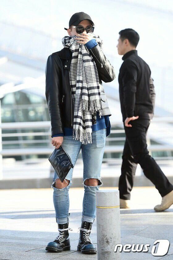 taegiseok in skinny jeans: a thread