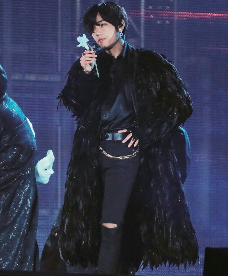 taegiseok in skinny jeans: a thread