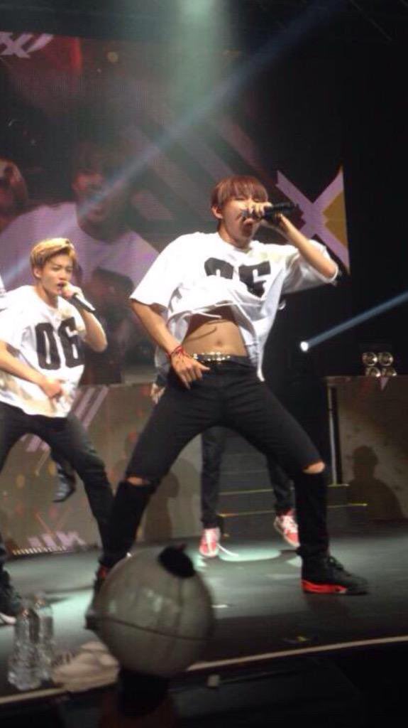 taegiseok in skinny jeans: a thread