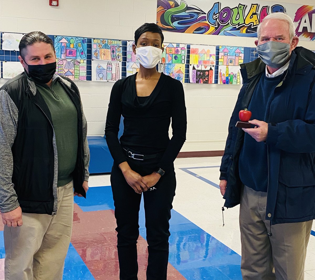 ⁦<a href="/LWNKCSD/">Linden West NKC</a>⁩ would like to say a huge thank you to Reed Photography! You are more than deserving of receiving our business partner of the year for 2019!  Thank you for capturing our beautiful Linden West family every year!🍎📸