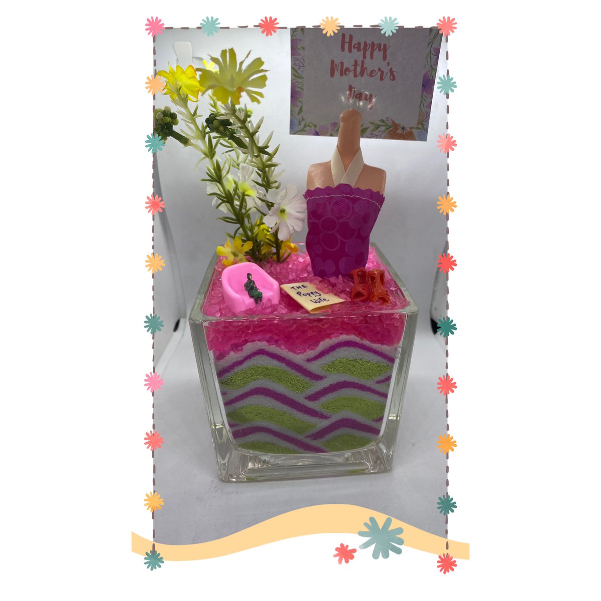 PETTYPEAT's tweet photo. Small business check ! Sand Art Terrariums #SmallBusiness #Christmas2020 #giftideas https://t.co/YjZYPs3Hjf