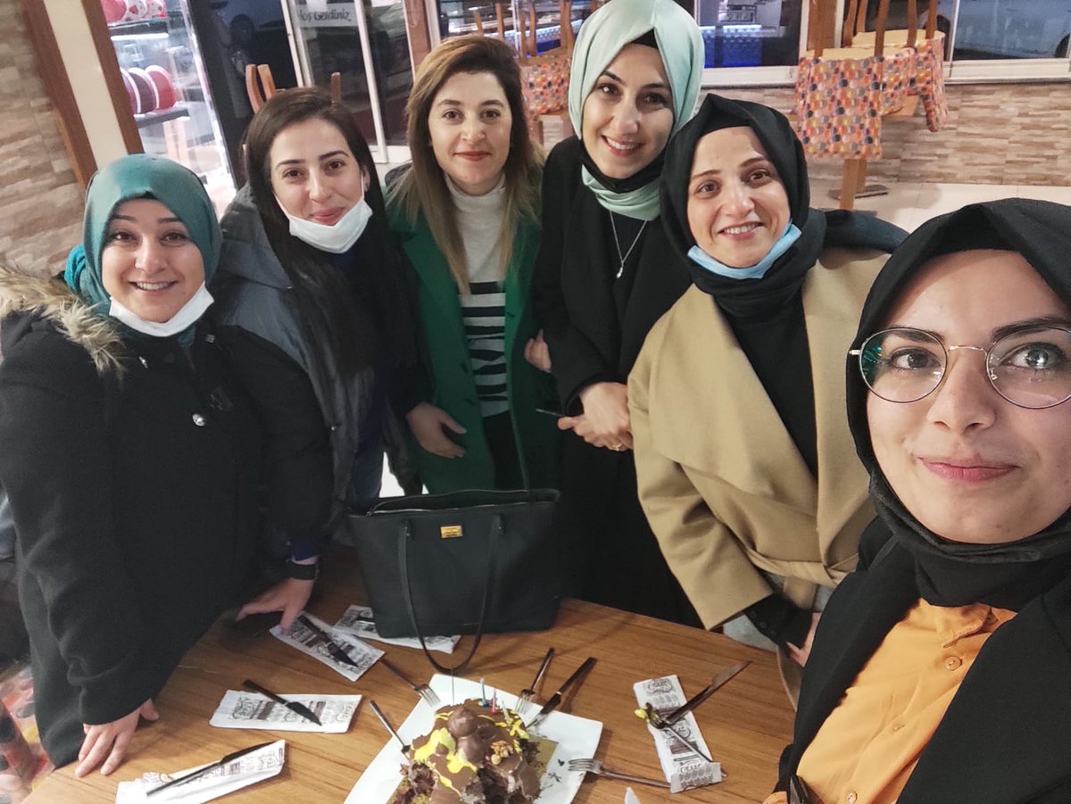 Bir Taraftan Kadın Siyasetin Öznesidir Diyen Cumhurbaşkanımız Sayın <a href="/RTErdogan/">Recep Tayyip Erdoğan</a>,Diğer Tarafta Şanlıurfa'da Yine Bir İLK'e Vesile Olan Milletvekilimiz Sayın M.Kasım GÜLPINAR'a Kadınlara Verdikleri Destekten Ötürü Minnettarız. Şimdiden Hayırlı Olsun <a href="/aysecakmak63/">Ayşe Çakmak</a> Başkanım.