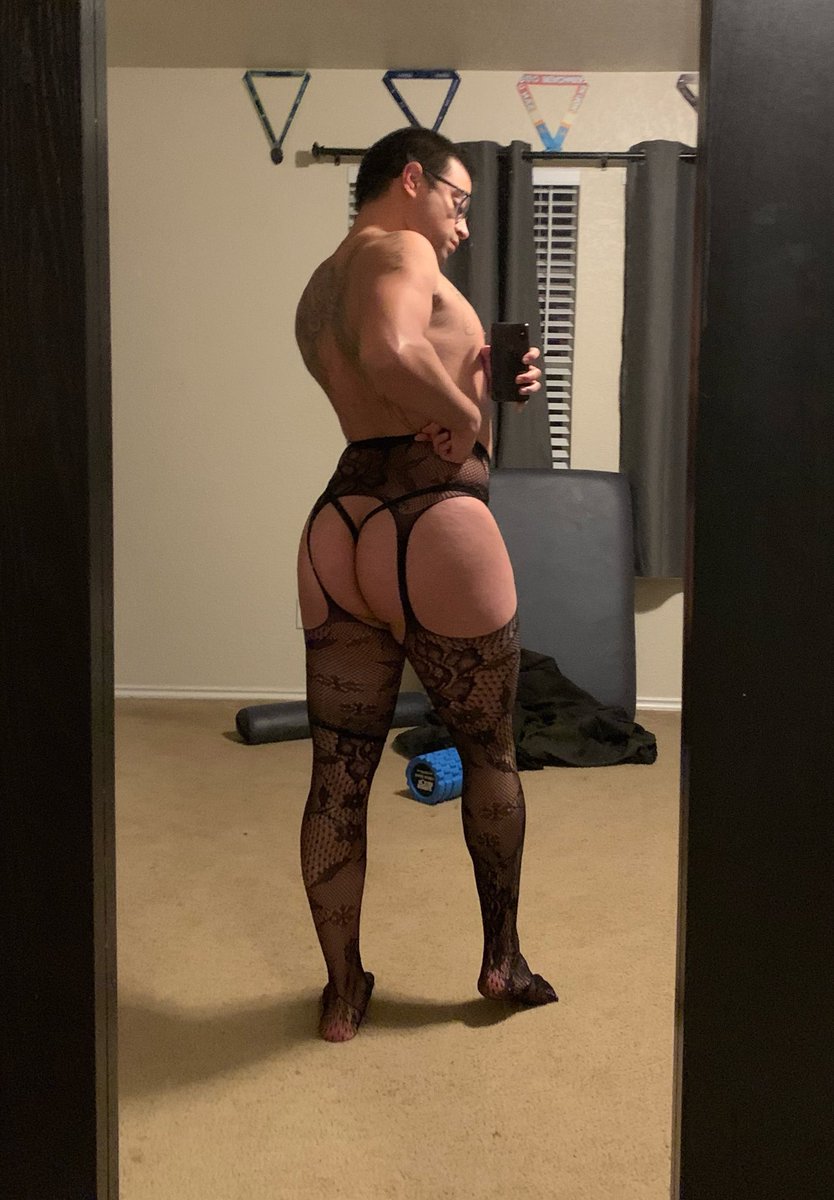 Jcakez2's tweet photo. What I wear for Daddy on 
HumpDay 💋 https://t.co/xOKDetPWST