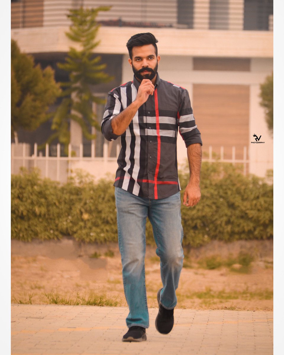 NavdeepSinghSi6's tweet photo. ਸ਼ਕਲਾਂ ਦੇ ਦਾਅਵੇ ਨਹੀਂ ਕਰਦੇ
ਪਰ ਦਿਲ ਨਿੱਤਰੇ ਪਾਣੀ ਵਰਗੇ ਆ ।✍🏻✍🏻 @PunjabiPoetry @Statusbrew https://t.co/72h4sjswnH