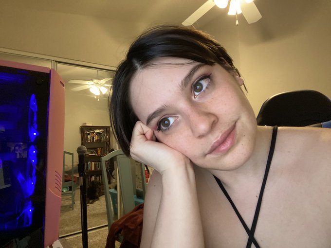 romantically lit by my monitor light https://t.co/mp4YnJoieP<a href="/tag/newprofilepic"class="tags"><span>#newprofilepic</span></a>