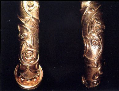 The National Museum of Ireland has several locations. The main one on Kildare St., Dublin hosts Ireland’s magnificent archaeological collections including the Tara Brooch & Derrynaflan Chalice & other Celtic masterpieces. It holds Irish artefacts from the Stone Age to today