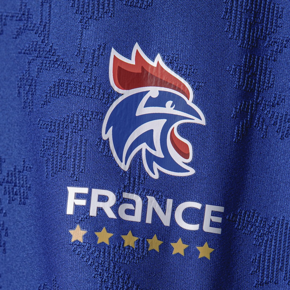 Quelque chose se prépare <a href="/adidasFR/">adidasfr</a>  🐓🇫🇷 

➡ RDV demain 18h00

#BleuetFier