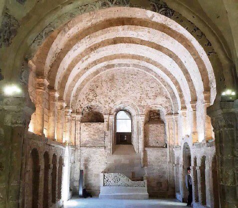 Rock of Cashel, Co Tipperary. Probably the greatest monument in Ireland & anciently the seat of the Kings of Munster. Much of the site is 12-13th C. Of particular note are the Round Tower (c1100AD) & Cormac’s Chapel (1127AD) - a masterpiece of Hiberno-Romanesque