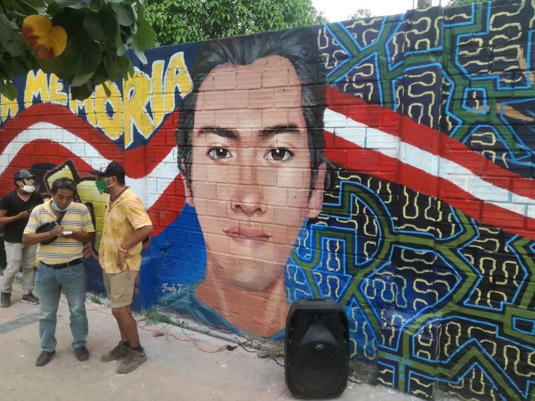 jfowks's tweet photo. Mural hecho por artistas locales en Pucallpa con donaciones de pintura y pared cedida. "La memoria no se borra". Fotos vía L. Gonzales Polar https://t.co/pE16AvT5cC