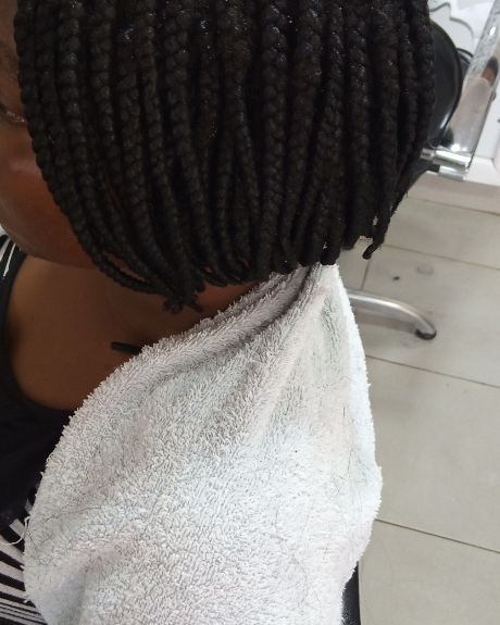 frollicles's tweet photo. There's beauty in simplicity and it's even greater when you're confident. As a lady, our hair style often affect our confidence level. 
.
#frollicles #haircare #braids #braidstyles # hair #naturalhair #confidence #ibadanstylist https://t.co/370H0euth5