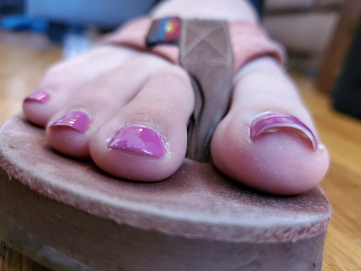 nikkiscutefeet tweet picture