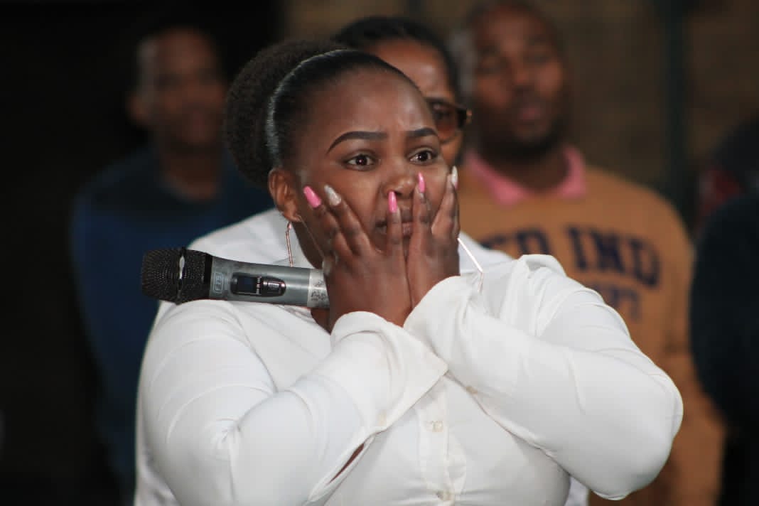 Ngisathi am focused, coz i was wearing a mini dress . I felt his hand on my thighs. I was like to myself "ghel keep focused, let him touch but he wont get you"Kuphi khonaThe hand with every heavy breathing. When i wanted to pull out of the kiss, i didn't get a chance 