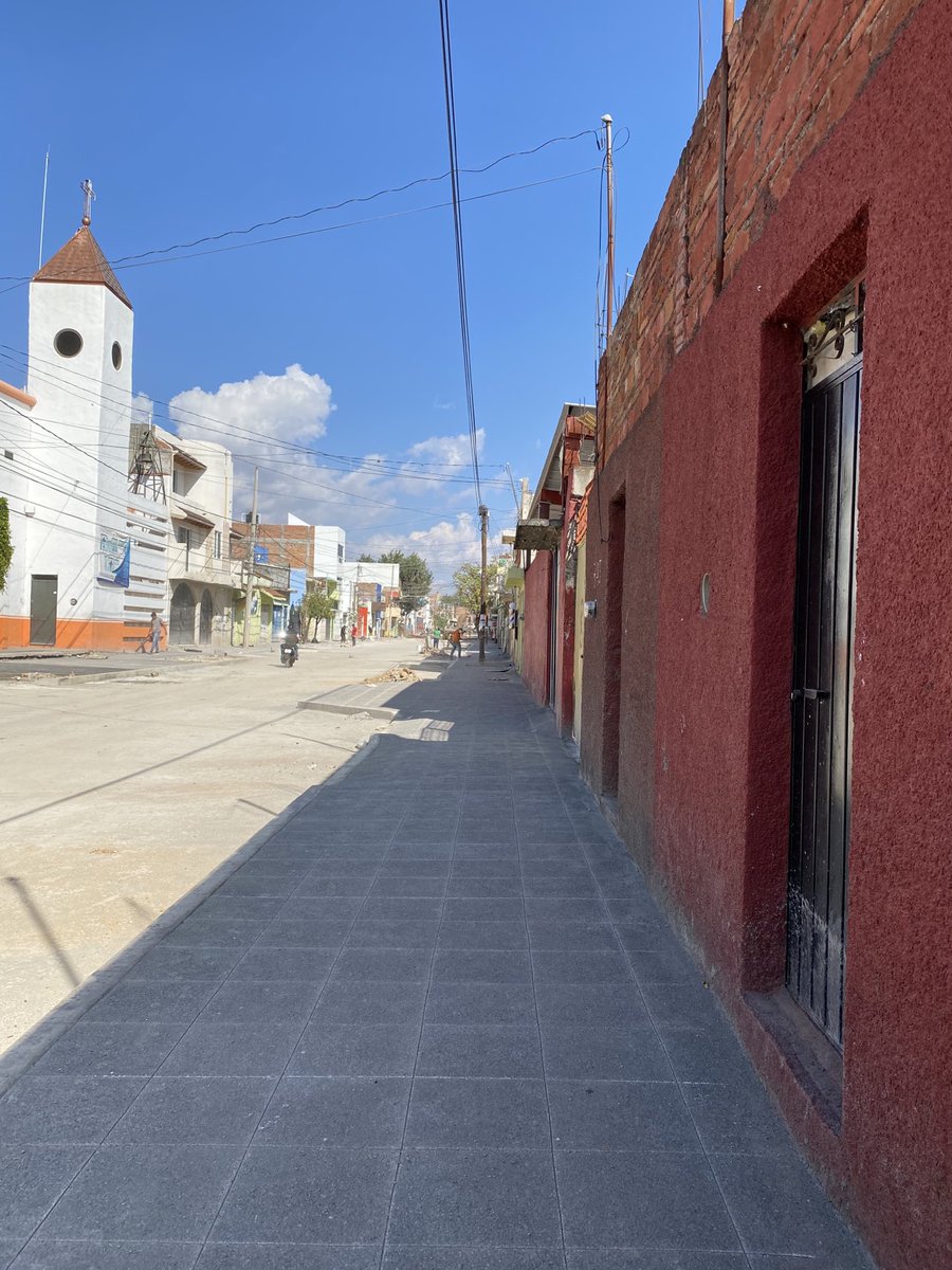 Isa_Merc's tweet photo. Hoy comenzamos con el recorrido de supervisión de obras, con la calle Ocampo. #TransformandoMorelia ⁦@semovep⁩ https://t.co/2h4EWRWNKp