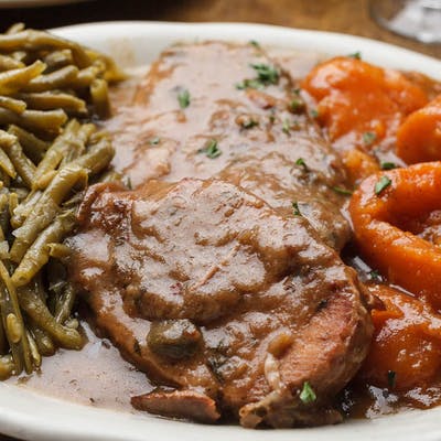 One of our specials of the day! Roast Loin of Pork, Candied Yams, and String Beans. 👊

#Mandinas #DiningNOLA #EatNOLA #ComfortFood