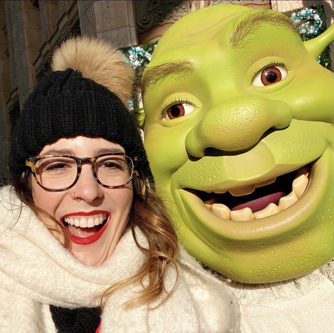 we’ve done stories.
we’ve done secrets.
and now it’s time for some shenanigans.

welcome to SHREK-CEMBER! 🥳
the first-annual, month-long celebration of our Hanukkah hero, Shrek!!!!! ✨💕

🎤 LISTEN NOW, on Very Amusing with Carlye Wisel:

podcasts.apple.com/us/podcast/ver…
