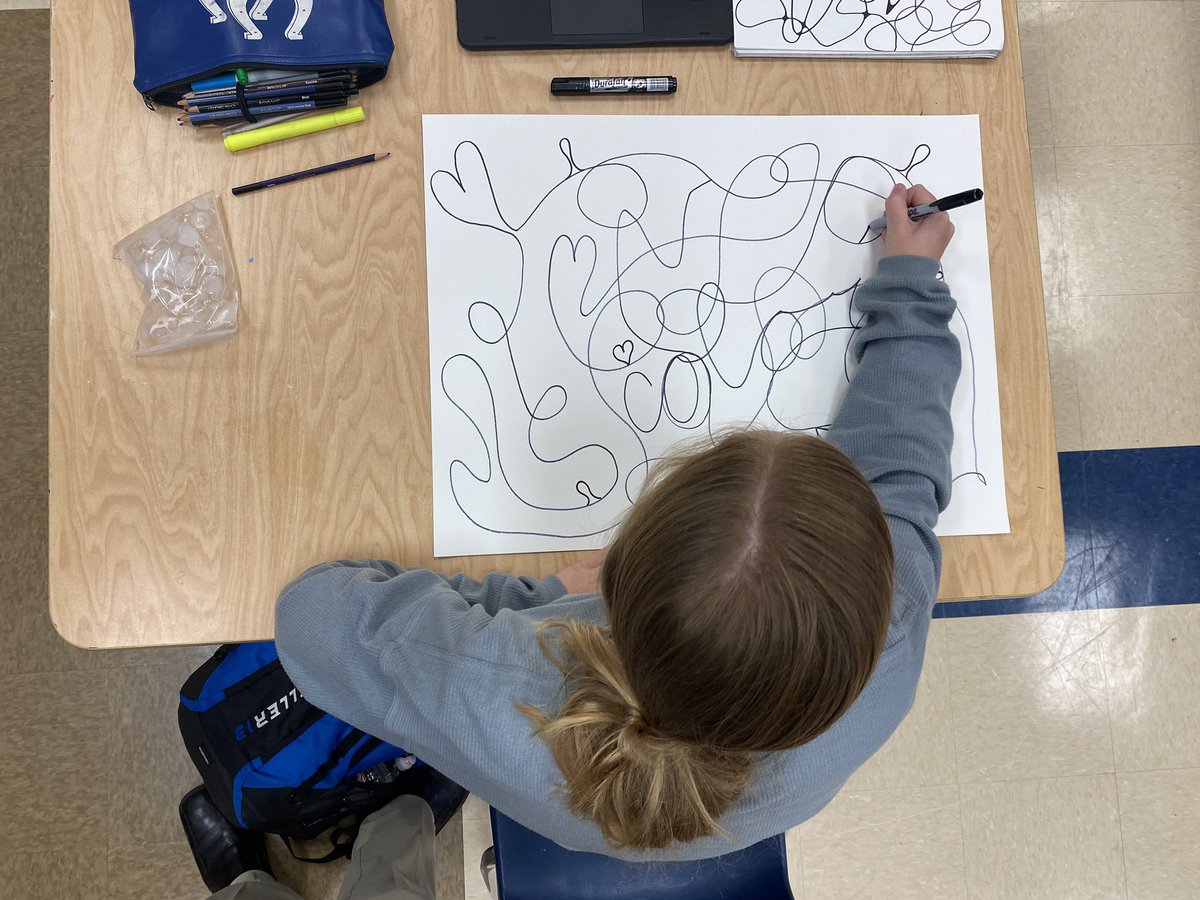 Students are learning to create neurographic drawings to reduce stress. <a href="/CmsColts/">Colleyville Middle School</a> @jbarzottini #Good2020Lesson