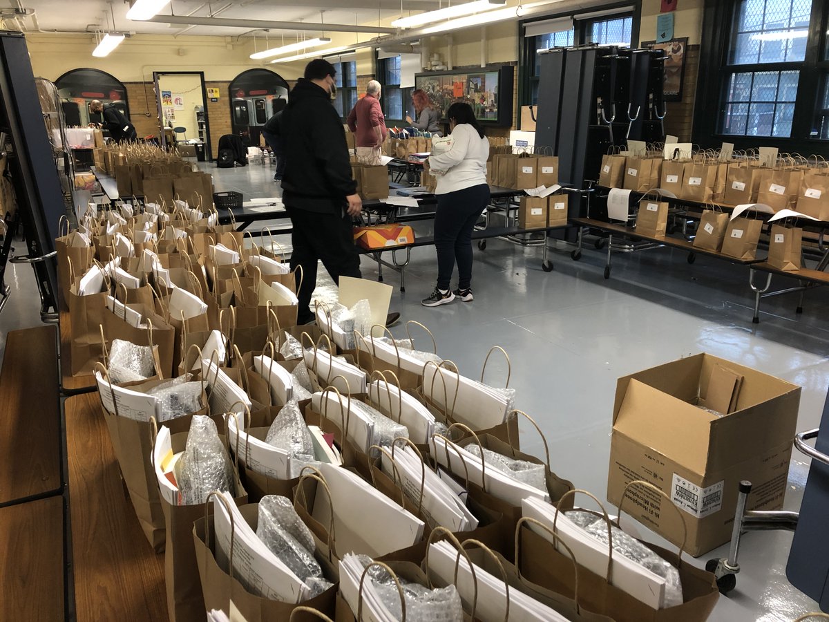 PanionTase's tweet photo. I wanted to acknowledge the hard work of Ms. Nova, @tonibegood, and the whole @BINcA_BPS community for donating, putting together and delivering 400+ care packages and over 100 food deliveries so that each and every family had food on their table on thanksgiving @BCassellius https://t.co/x3lGmXGiIY