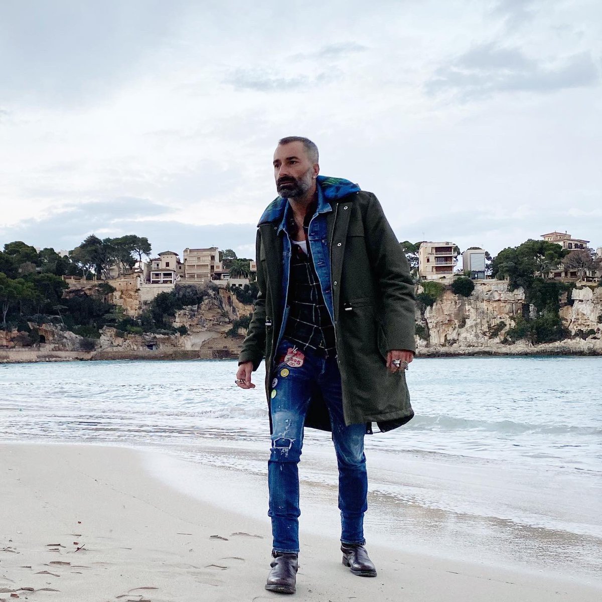 Día de lluvia 🌧 
#portocristo #portocristomallorca #beststreetstyle #beststreetoutfit 
#hoscos #vecinitos #mendenim #bestmenfashion #menjeans #denimmen #menstreetstyle #ootdmen #mallorca #gay #gayfashionista #gaystyle #gaywithstyle #gaybloggers #menfashionista #denimstyle