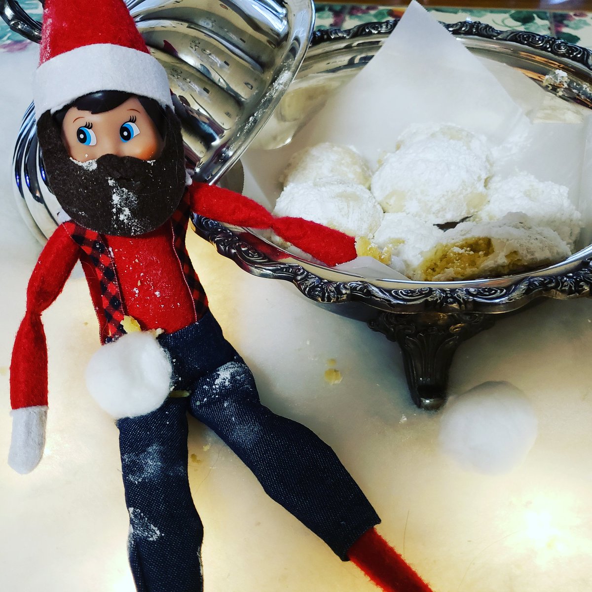 JCVCreates's tweet photo. This little #elfontheshelf just got caught in my snowball cookies.
#elfontheshelfideas #JcvCreates #Snowpo
https://t.co/n9RzA8hz4K https://t.co/zKJcH85BCb