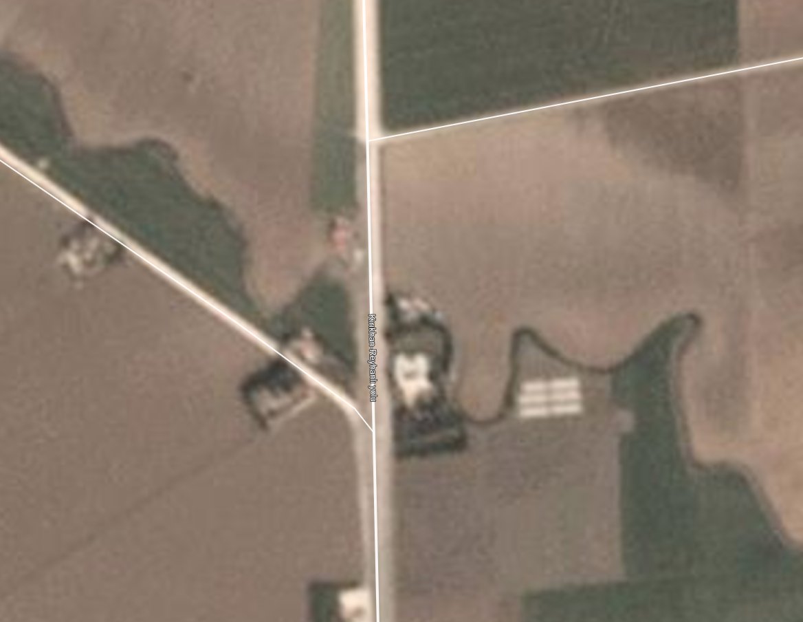 While this structure to the east isn't visible on the latest Google Earth imagery (Sept 2019), construction in the location can be seen on  @planetlabs imagery over 2020. (8/10)