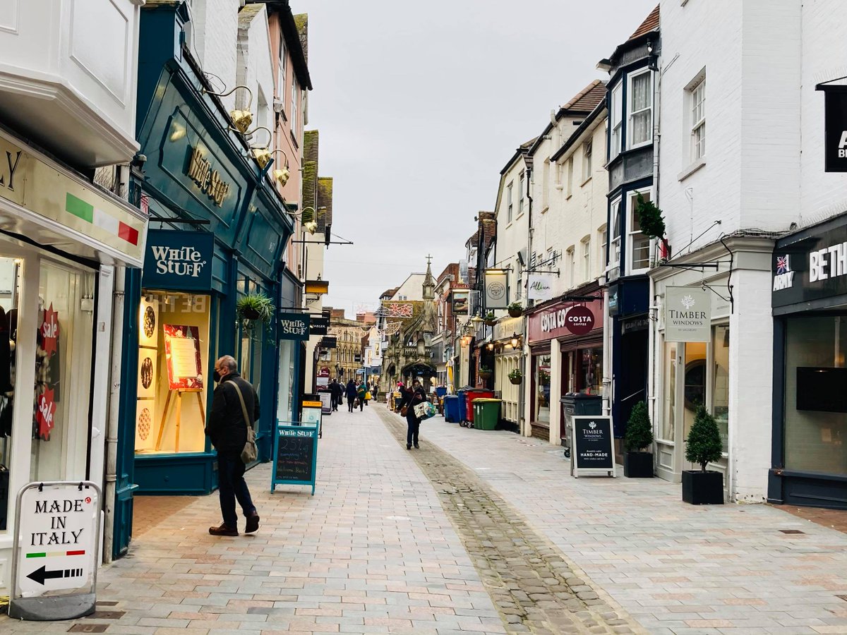 ExperienceSalis's tweet photo. It's great to see the shops back open and so many people out supporting Salisbury businesses!
#supportlocalbusinesses #supportsalisbury #christmasinsalisbury #christmasiscoming @SalisburyIndies https://t.co/RJtyMVUe4N
