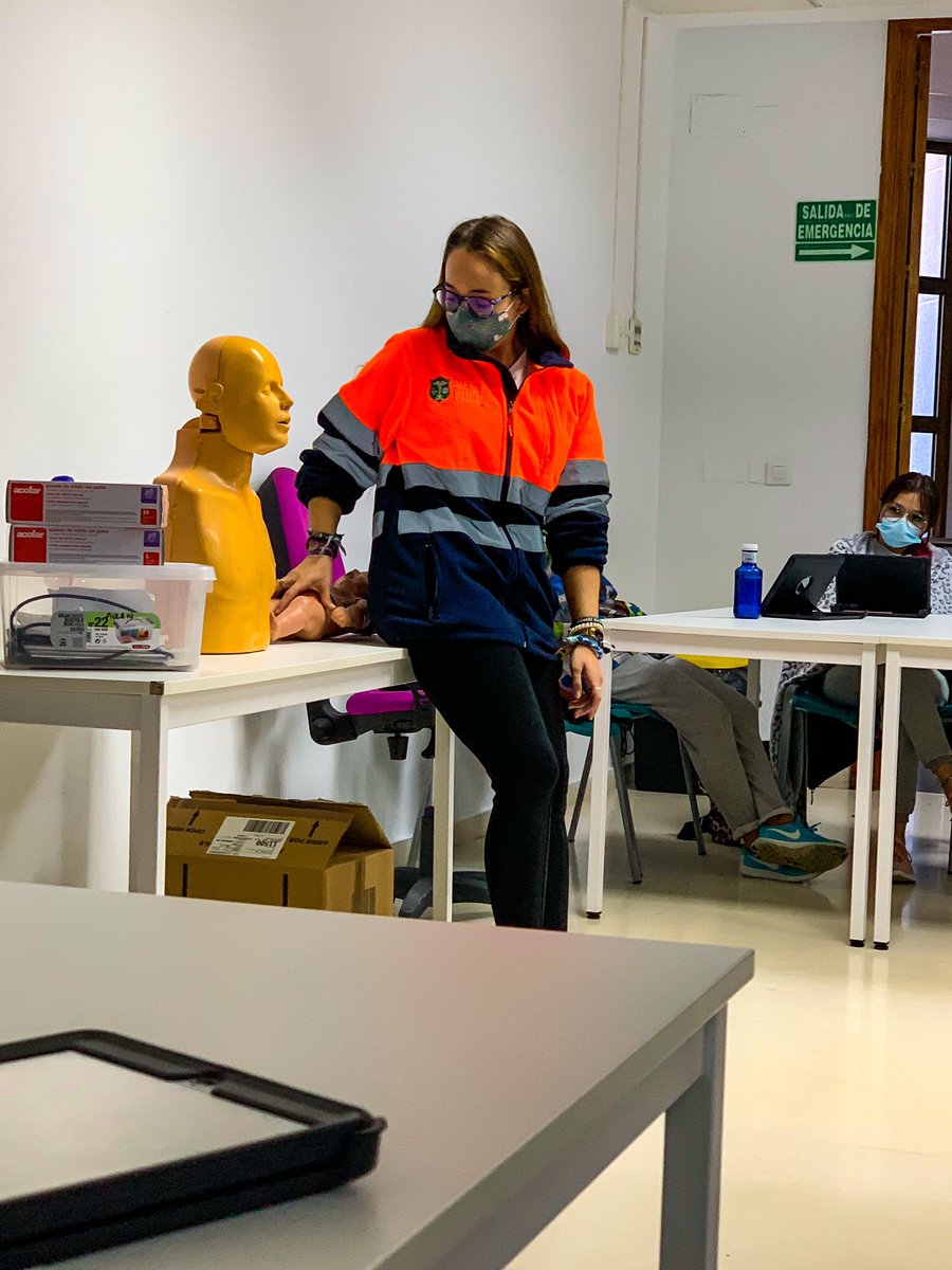 palomadiazmata1's tweet photo. #CursoRcp🧡🚑 https://t.co/T4i0oNvFle
