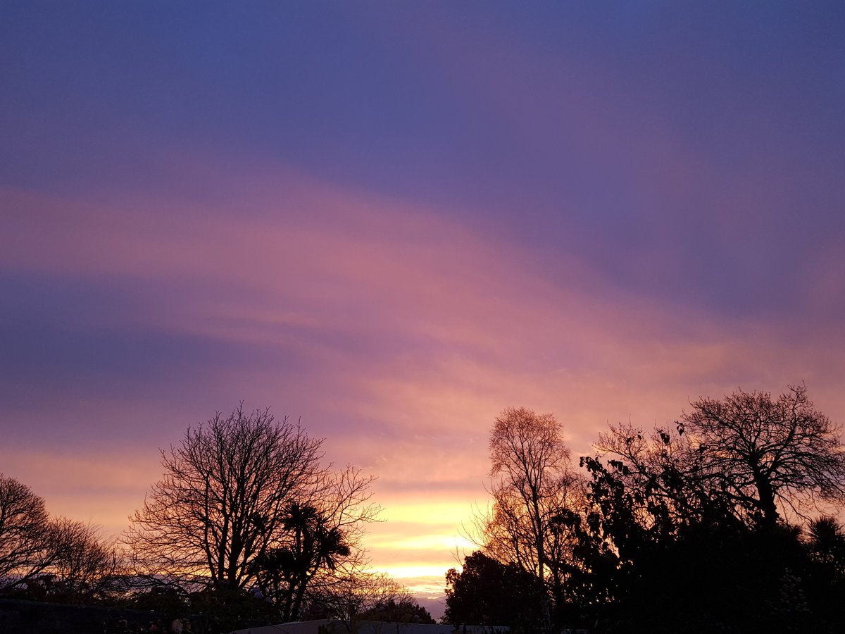 tracey_ingle's tweet photo. Good.morning! #sunrise #redskymorning https://t.co/xDOSLv5QaW