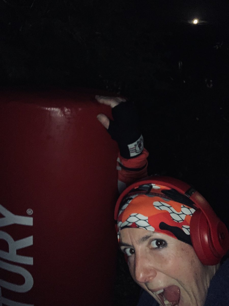 ChLuVibration's tweet photo. I love training under the #FullMoonm #LightOfTheMoon #BeaverMoon #MuayThaiTraining https://t.co/Y6DHCClKAP