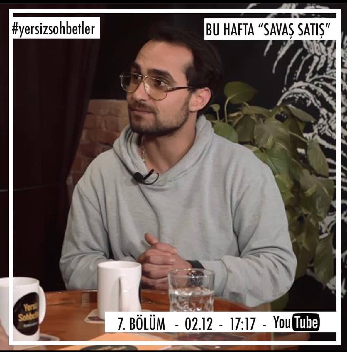 Bu hafta #yersizsohbetler 7. Bölüm konuğumuz <a href="/sifirbirdizimm/">SİFİR BİR DİZİM</a> başrolü olarak tanıdığımız <a href="/savassatis/">Savaş Satış</a>. Ankara’ya yerleşmesinden SıfırBir dizisine, oyunculuk macerasına kadar keyifli sohbetimiz 17.17’de yayında!