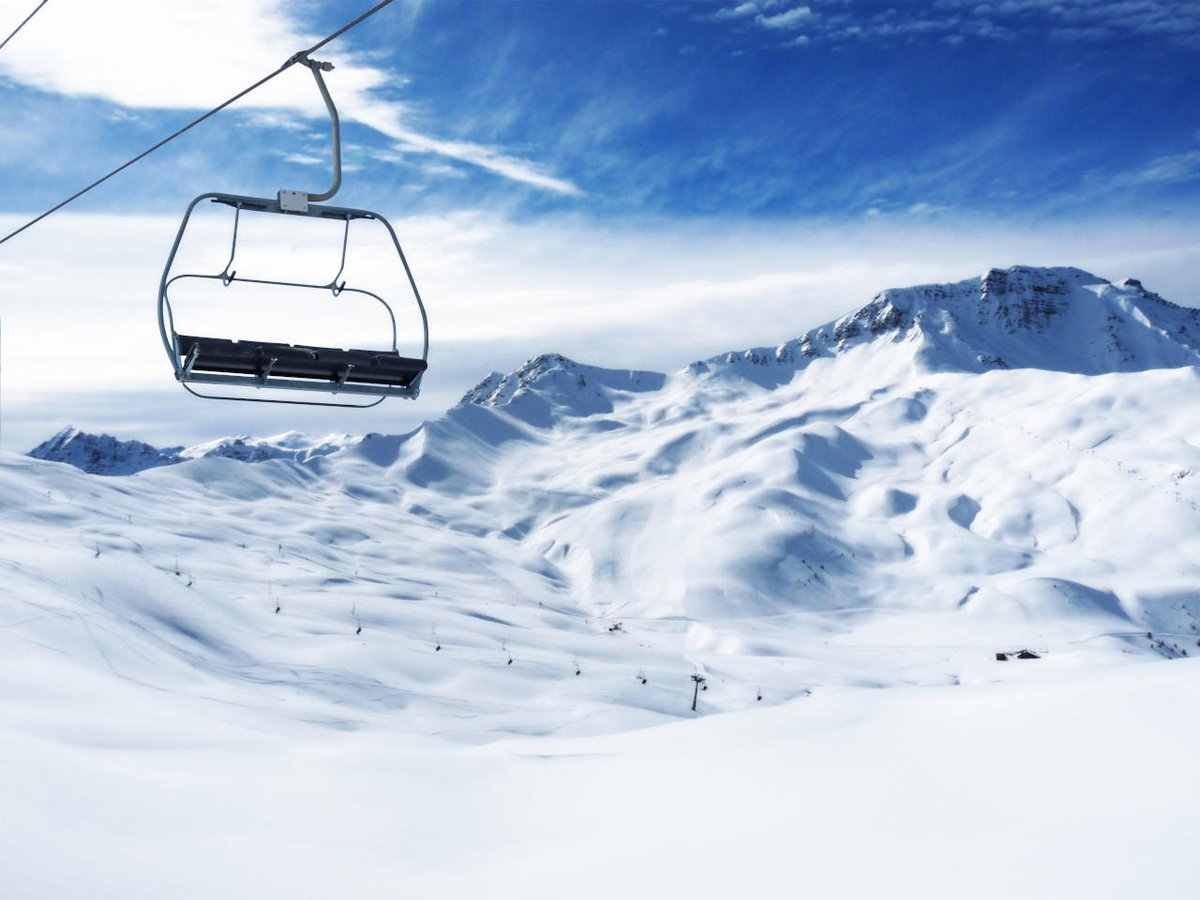#MONTAGNE À nouveau un pan entier de notre économie est mis en danger par la fermeture. L’U2P demande l’ouverture des domaines skiables après avoir obtenu la réouverture des commerces et services https://t.co/PMgfOSMd6c https://t.co/eIvT2kiyJY