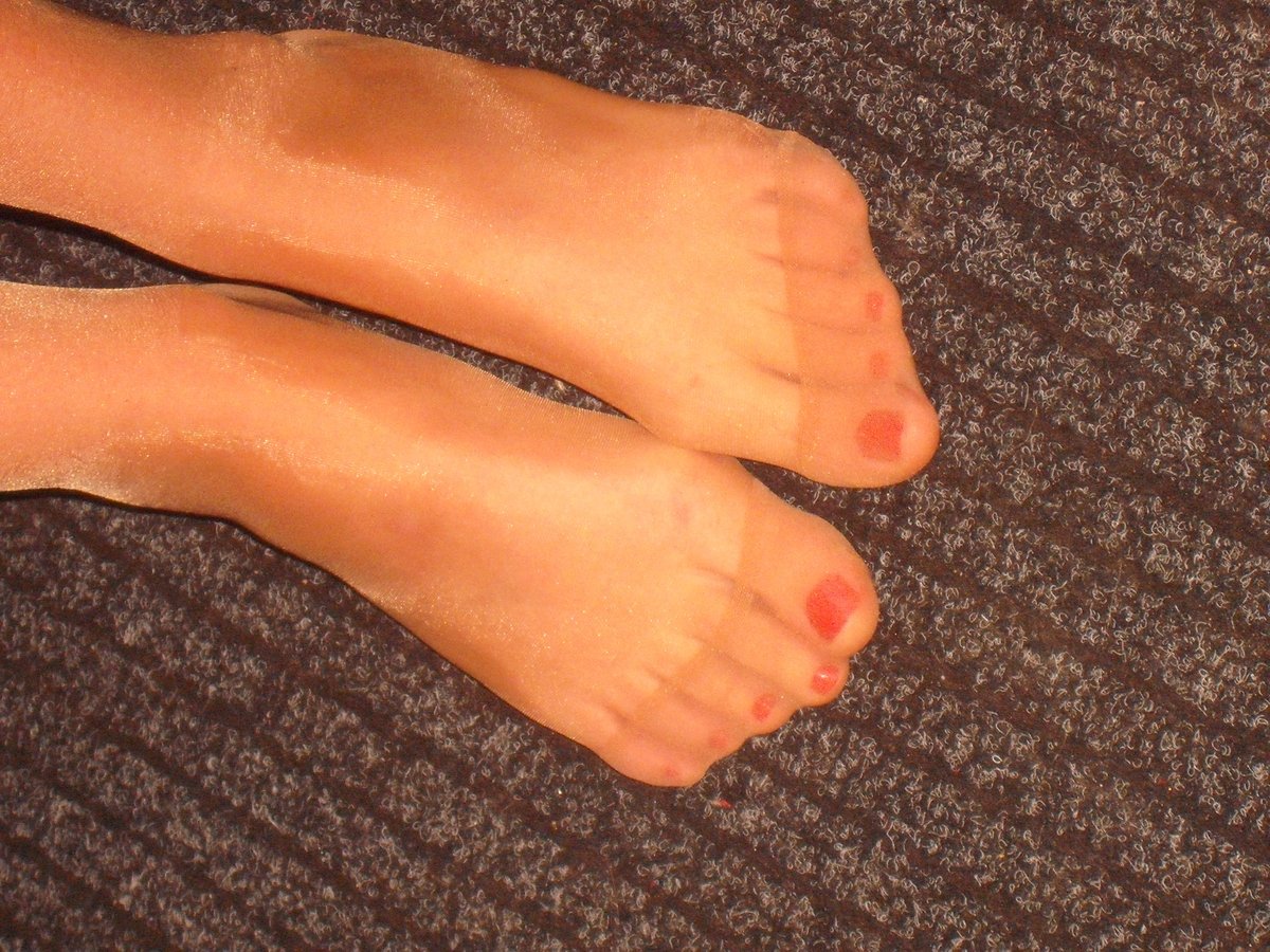 Nikool45285587's tweet photo. More Photo: https://t.co/EHw6LA7WY1
Foot fetish, stockings fetish
Follow and share!!!
:)
#domination #tallgirl #blonde #sexy #fetsihmodel #model #misterss #hungariangirl #foot #footfetish https://t.co/ntEknAgDDM