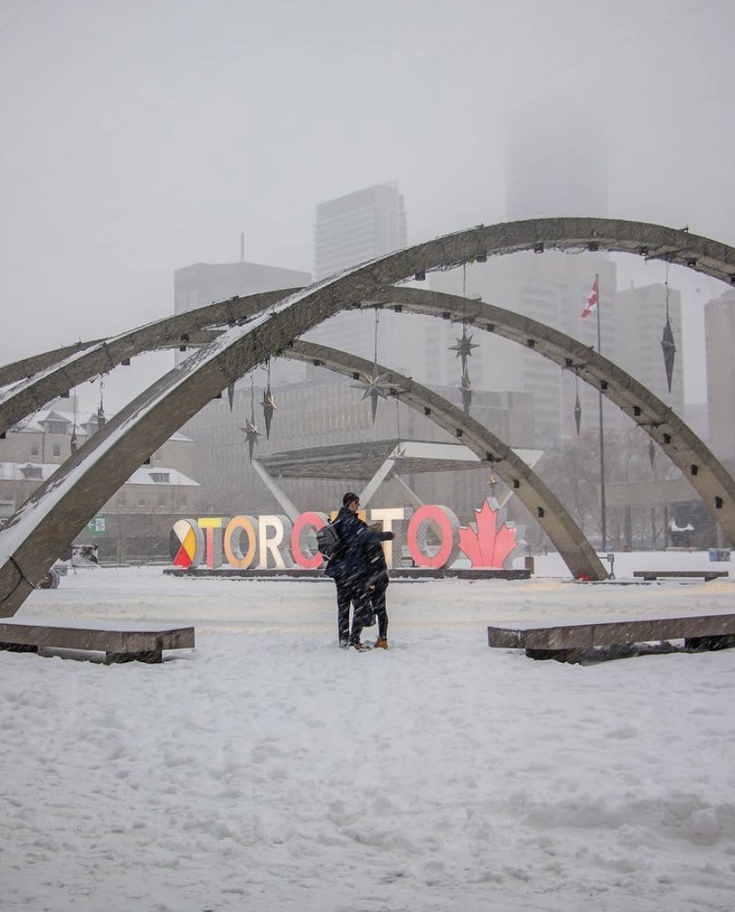 SherAndLil's tweet photo. On the first day of #Christmas my true love gave to me...snow.
On the second day of #Christmas my true love gave to me...snow.
What kind of true love is this???
#CanadianGirlProblems 🇨🇦
Photo courtesy of @Sahildaily1 https://t.co/br7t8Cpg25