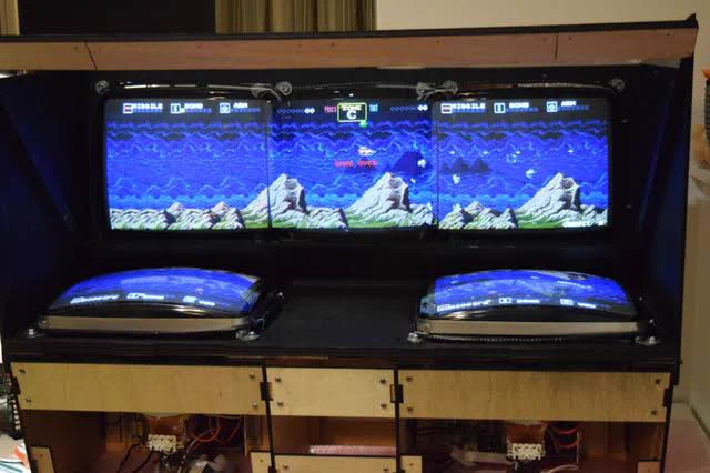 @KaneKosugi74 TAITOの昔懐かしいゲーム【ダライアス】(知ってる人居るか？)でもやるのかと思った。 