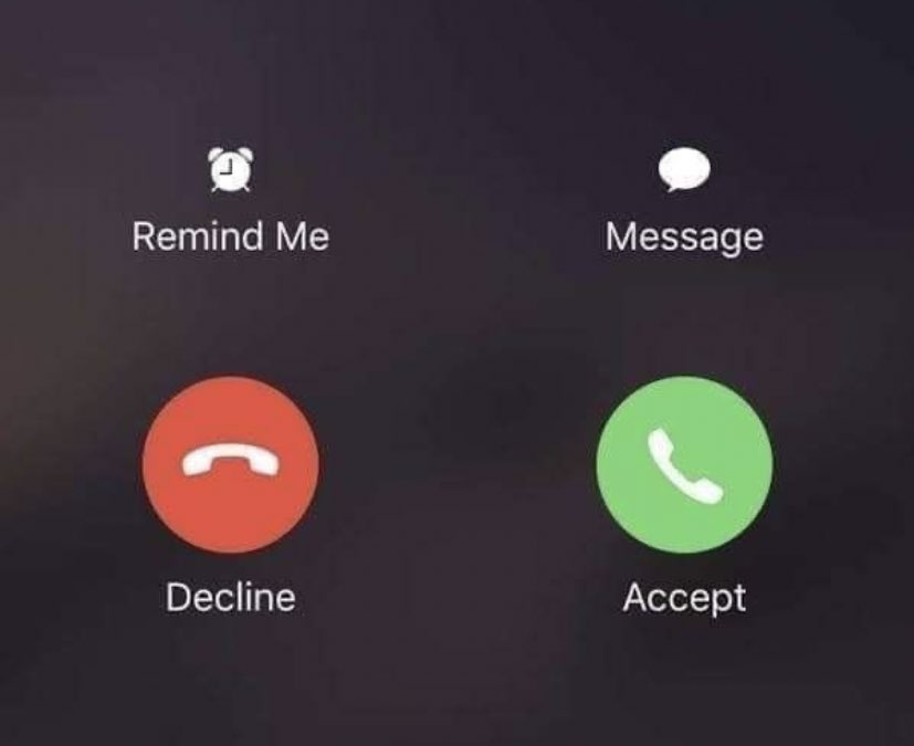 اذا اتصلت على شخص ومارد عليك وكررت الإتصال وبرضو ماردّ عليك وقابلته بعدها بيومين لاتسأله ليه ماردّيت على اتصالي ..؟

لأنك ح تخلّيه يضطر يكذب عليك :
ماشفت الاتصال أو كنت مشغول 

الحقيقة إنه أحياناً تجي على الإنسان فترات يكون ماله مزاج يرد على أيّ إتصال ..