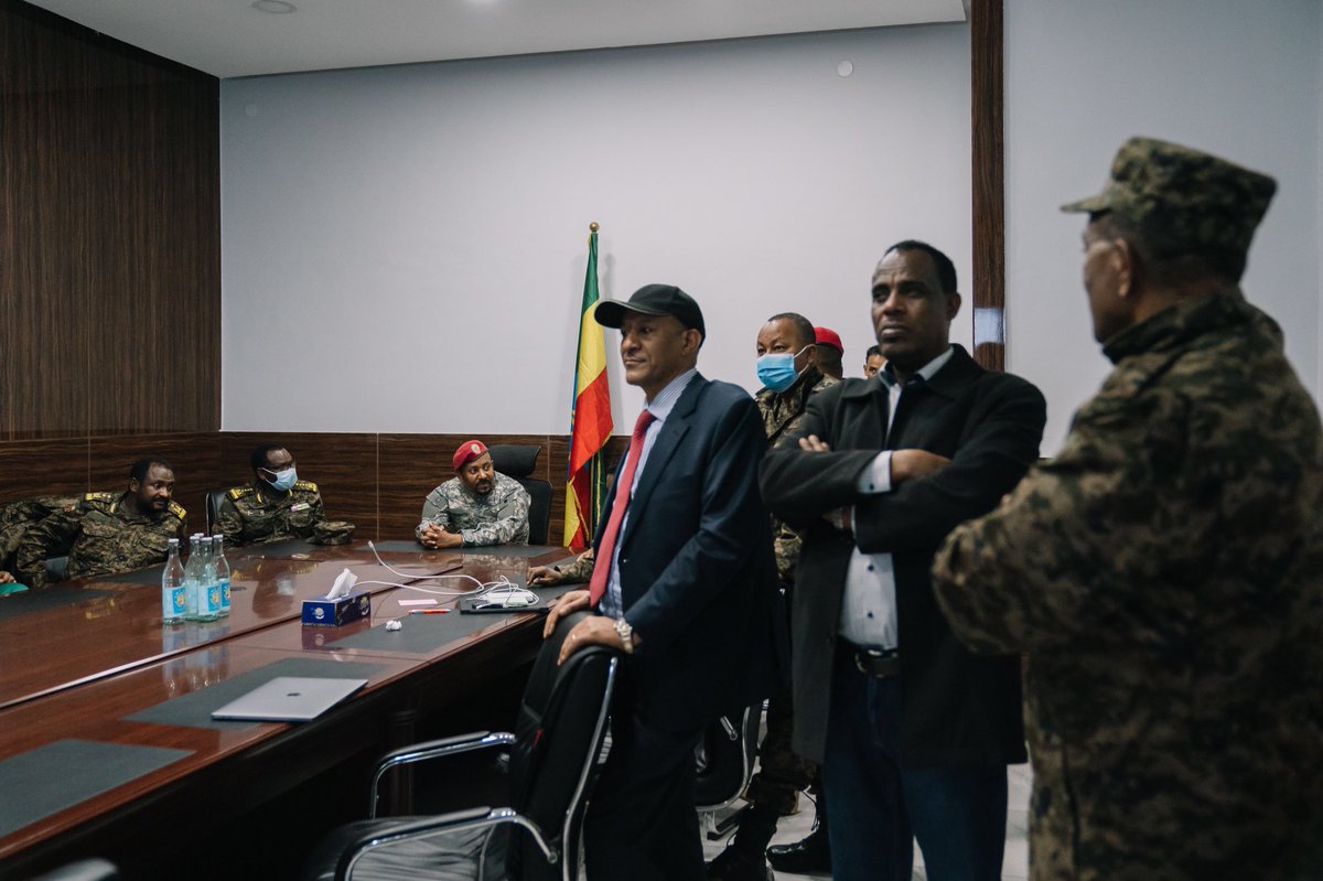 aronsimeneh's tweet photo. #ENDF Situation Room.
#EthiopiaPrevails 🇪🇹
@AbiyAhmedAli , General Birhanu Jula and members of #ENDF https://t.co/svY9mKMQ4R