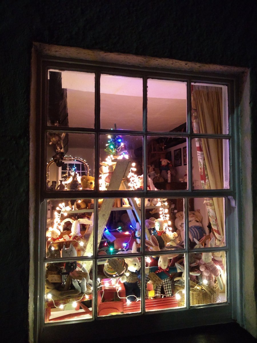 DunsterTithe's tweet photo. Support your local crafters, makers and retailers by coming along to #Dunster's festive fayre this weekend from 10am on Saturday and Sunday. With #FreeParking on Saturday at Dunster Steep and the village adorned with trees and lights, there's no better place to get festive! https://t.co/03Q9uET2d0