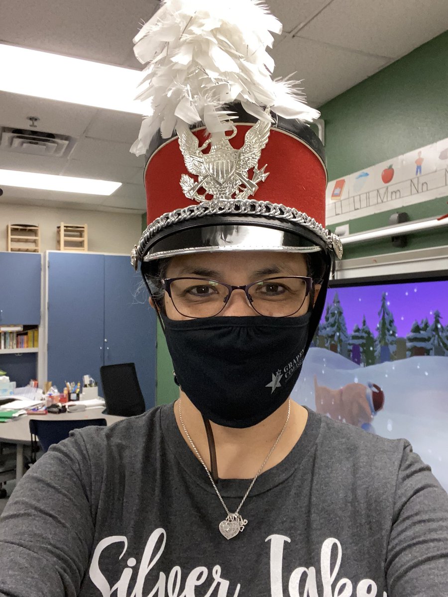 leonorm665's tweet photo. Holiday Hats are fun! #ExperienceSLE https://t.co/pjyxLSMgRx